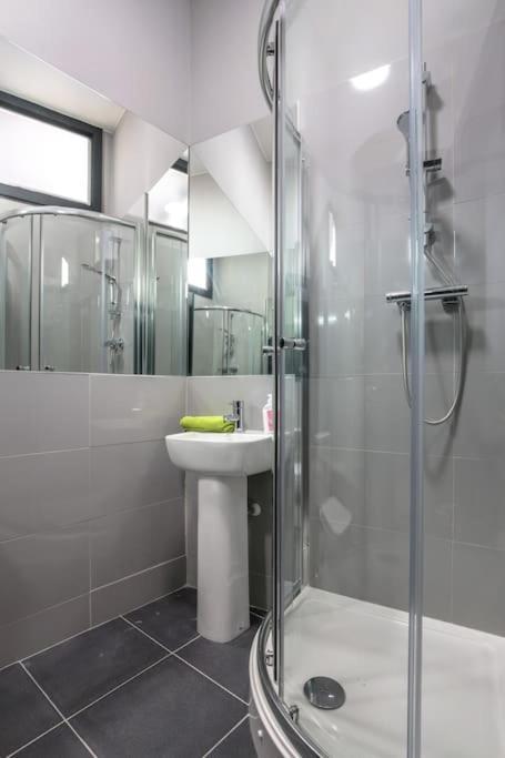 Manhattan Suite - Sleeps 24! Heart Of ลิเวอร์พูล ภายนอก รูปภาพ